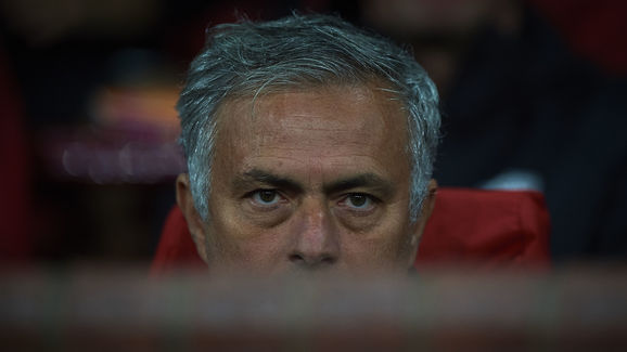 HLV Mourinho đang chịu nhiều áp lực từ BLĐ Fenerbahce