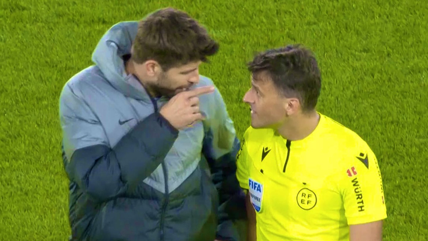 Pique phản ứng thái quá với trọng tài và nhận thẻ đỏ