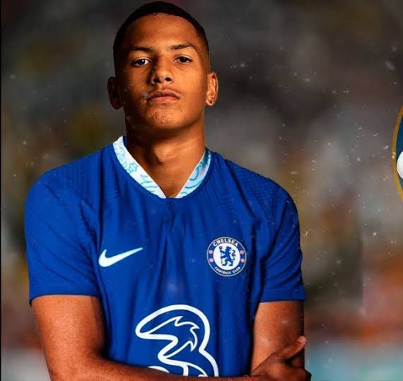 Chelsea công bố tân binh Brazil 18 tuổi
