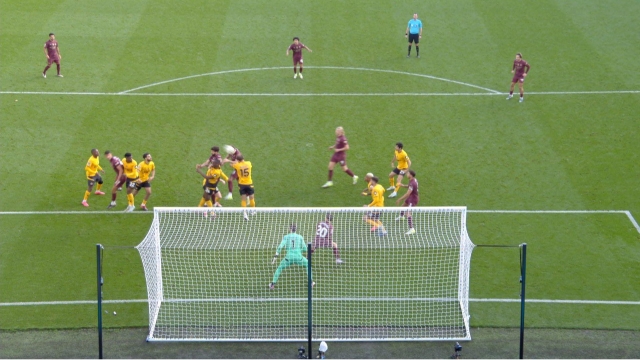 Tình huống ghi bàn gây tranh cãi của Stones