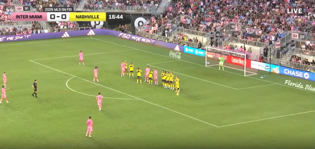 Pha đá phạt thành bàn của Messi trước Nashville SC