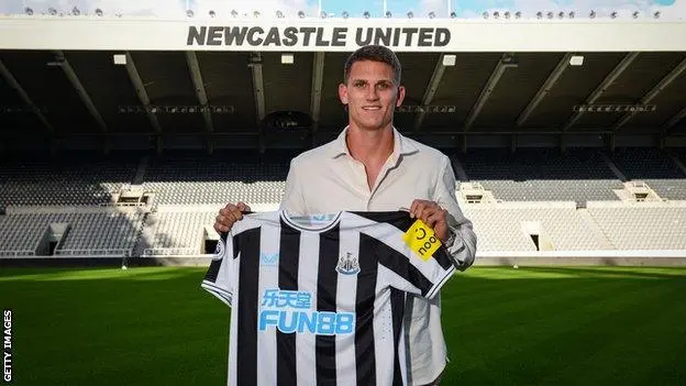 Newcastle thẳng thừng từ chối bán Sven Botman